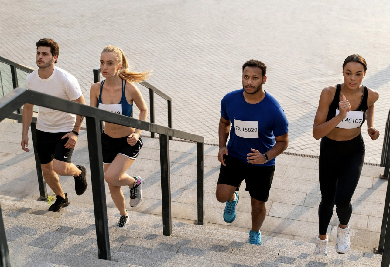 Hommes et femmes qui courent à Lyon