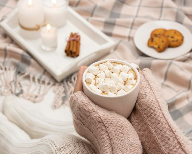 Chocolat chaud pour découvrir un nouveau film de Noël original