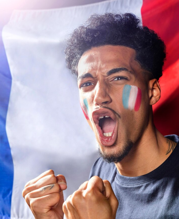 Homme supportant l'équipe de France de foot